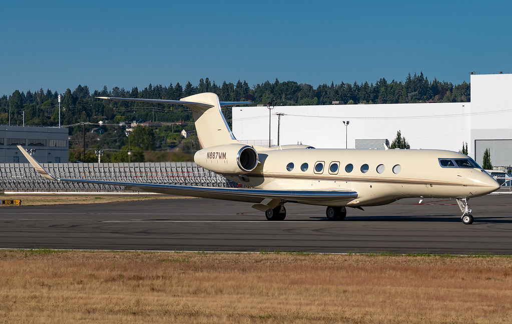 10 Celebrities with Awesome Private Jets